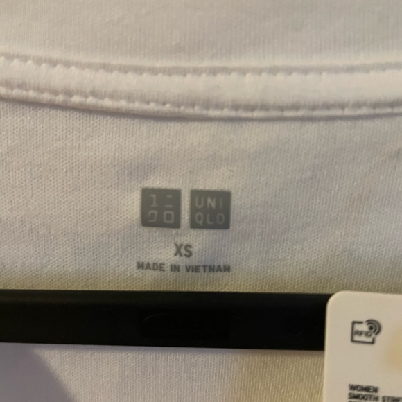 Uniqlo crewneck long sleeve t shirt - Picture 4 of 5
